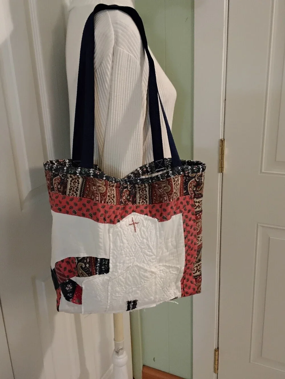 4047 Large Church Applique Quilted Tote Bag in Red and Black